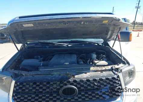 2015 Toyota Tundra Limited 5.7L V8 z USA, uszkodzony, nr VIN 5TFFY5F12FX175298